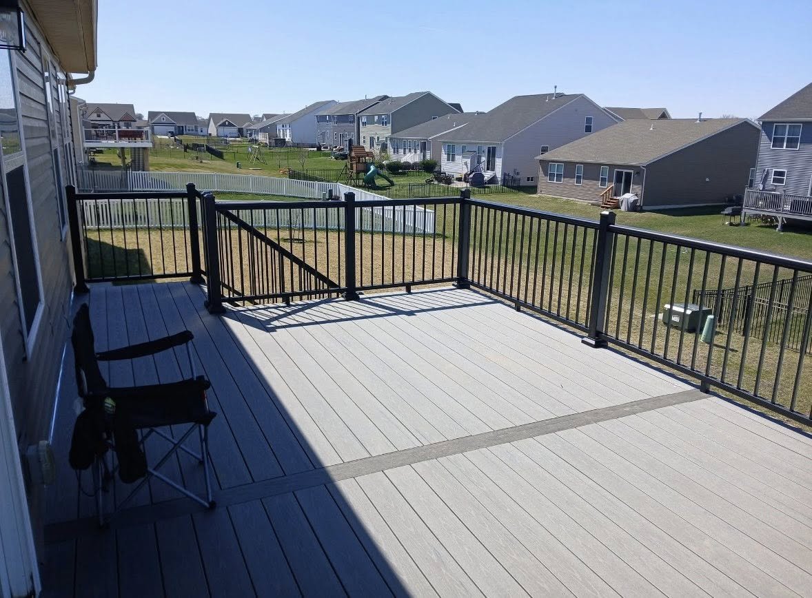 Composite Deck with Picture Frame - Wentzville, MO